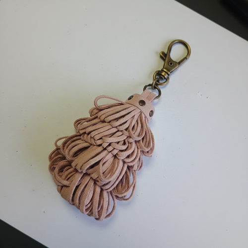 Llavero artesano de piel genuina, hecho a mano